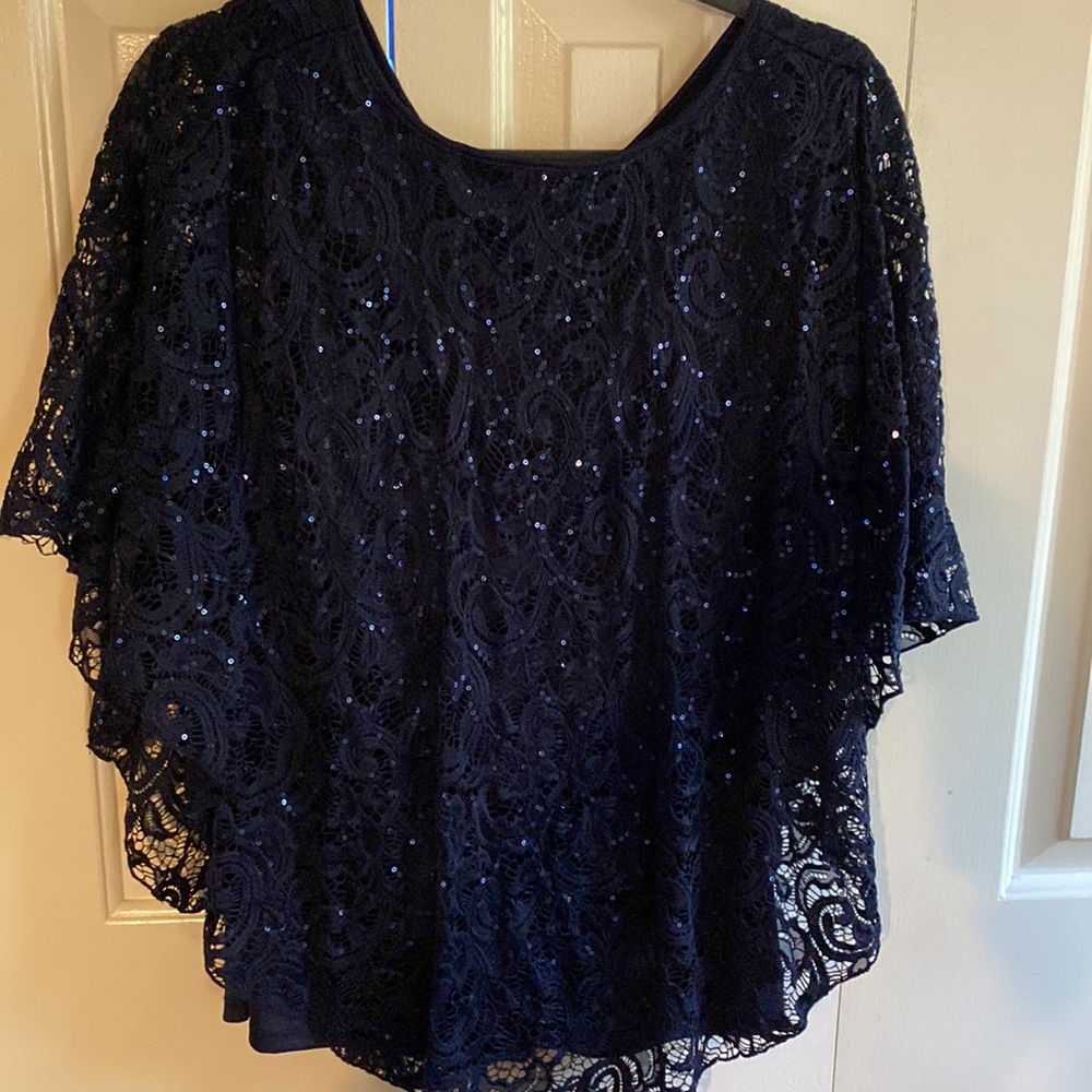 Amazing batwing sequined top fully lined.size small $38.00